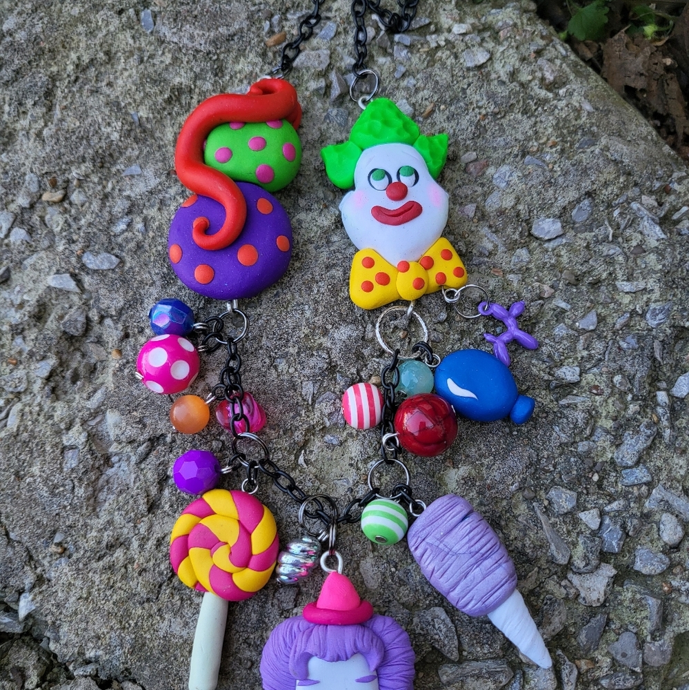 🤡CLOWN Girl🤡 Necklace🎈🎉 - Picture 4 of 8